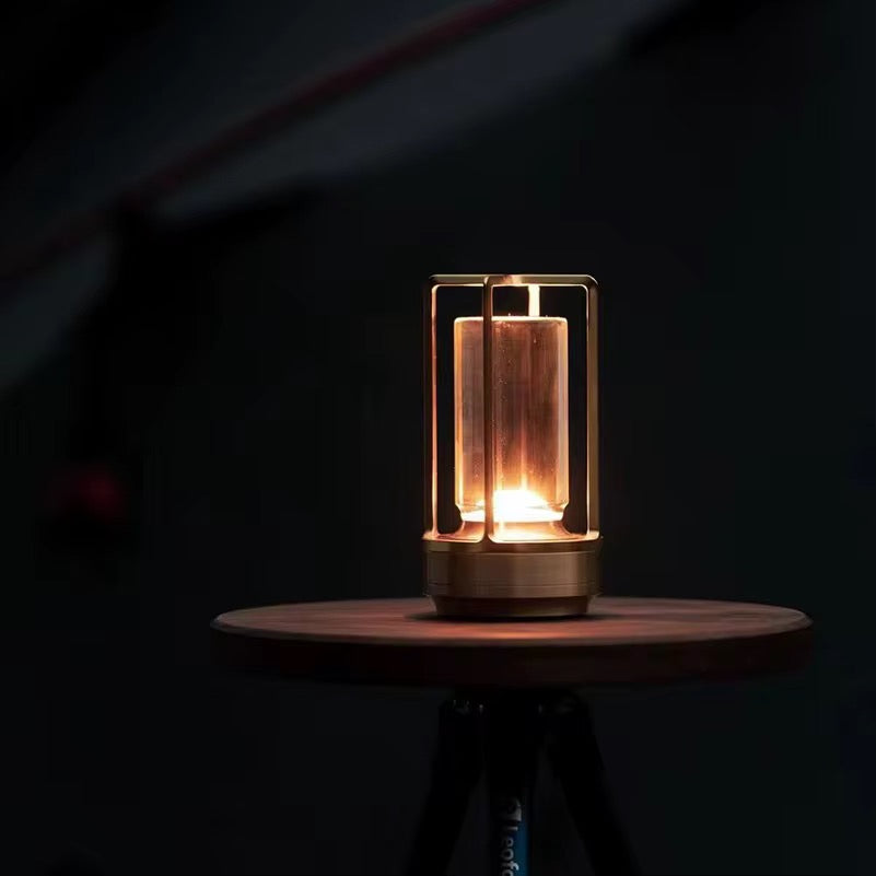 Ambient Light bei Nacht – stimmungsvolles, warmes Licht im dunklen Raum