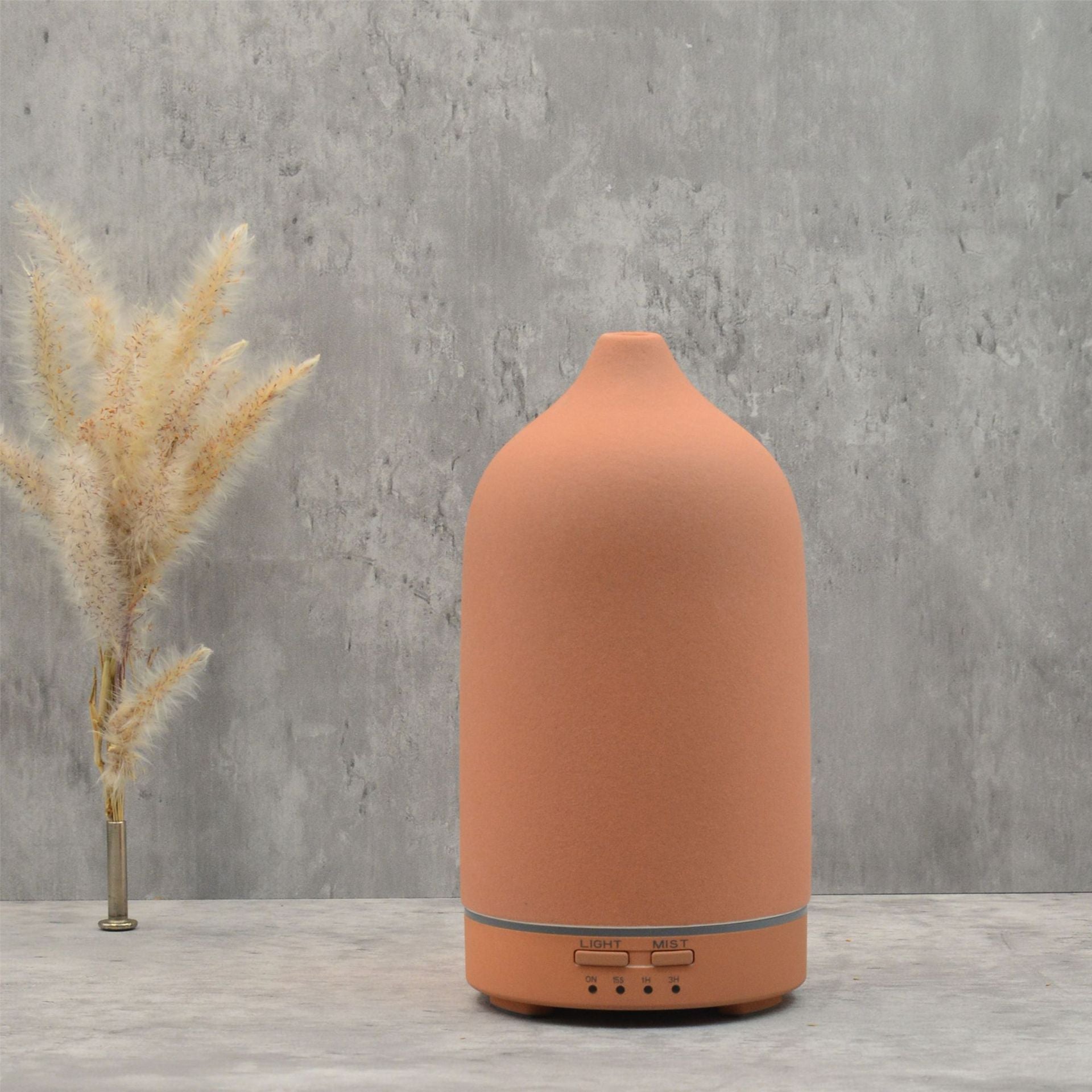 Ästhetischer Aroma-Diffusor in Terracotta – ideal für Wohnzimmer, Schlafzimmer oder Meditationsecke.