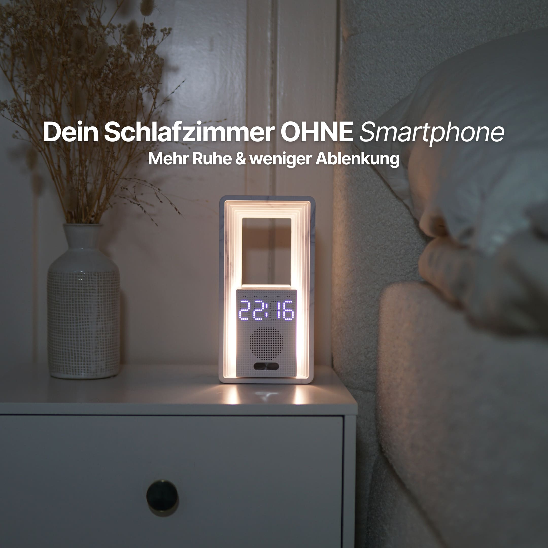 Schlafzimmer ohne Smartphone mit Lichtwecker für mehr Ruhe, weniger Ablenkung und besseren Schlaf