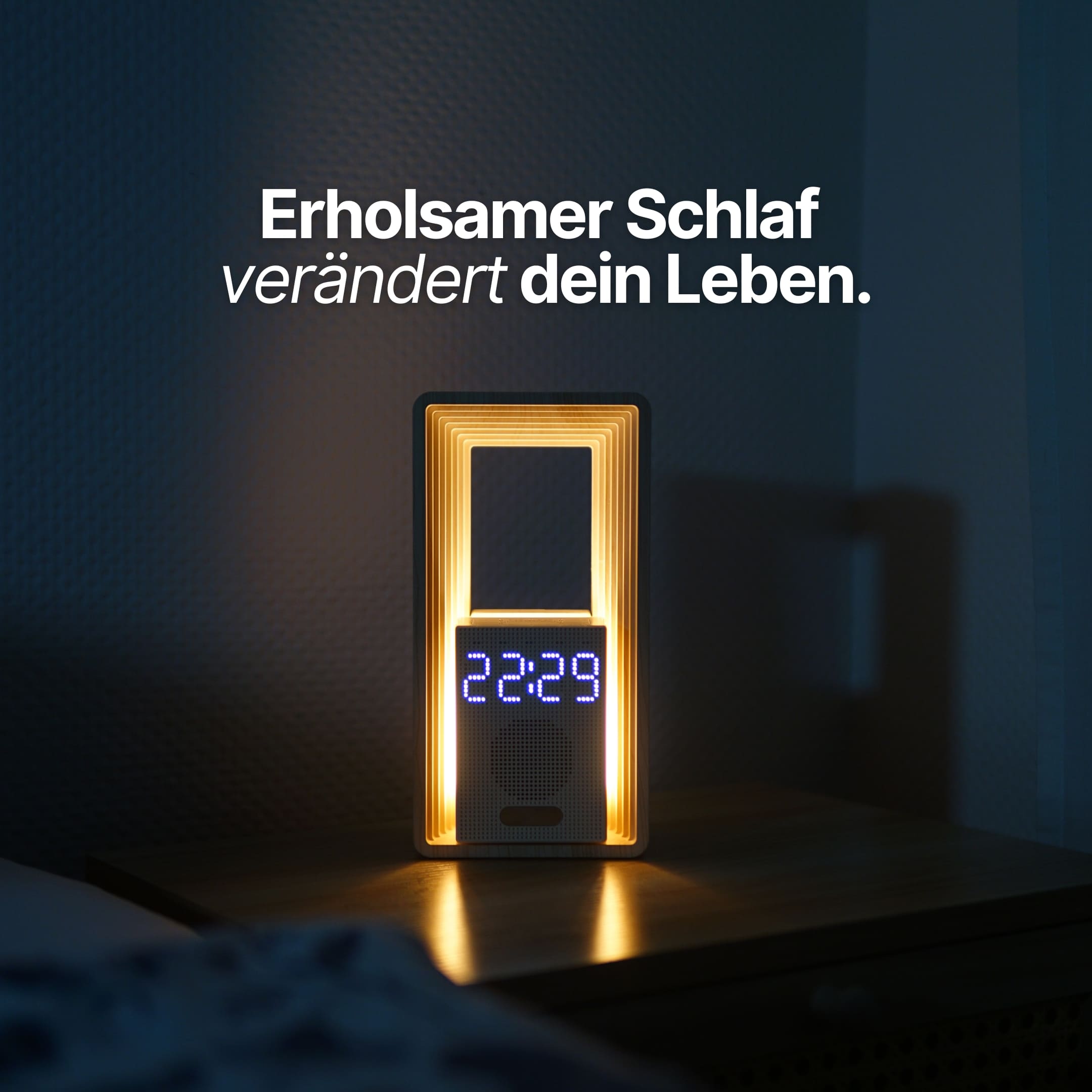 Lumerix Horizon Lichtwecker mit warmem Licht auf Nachttisch für erholsamen Schlaf und entspanntes Aufwachen