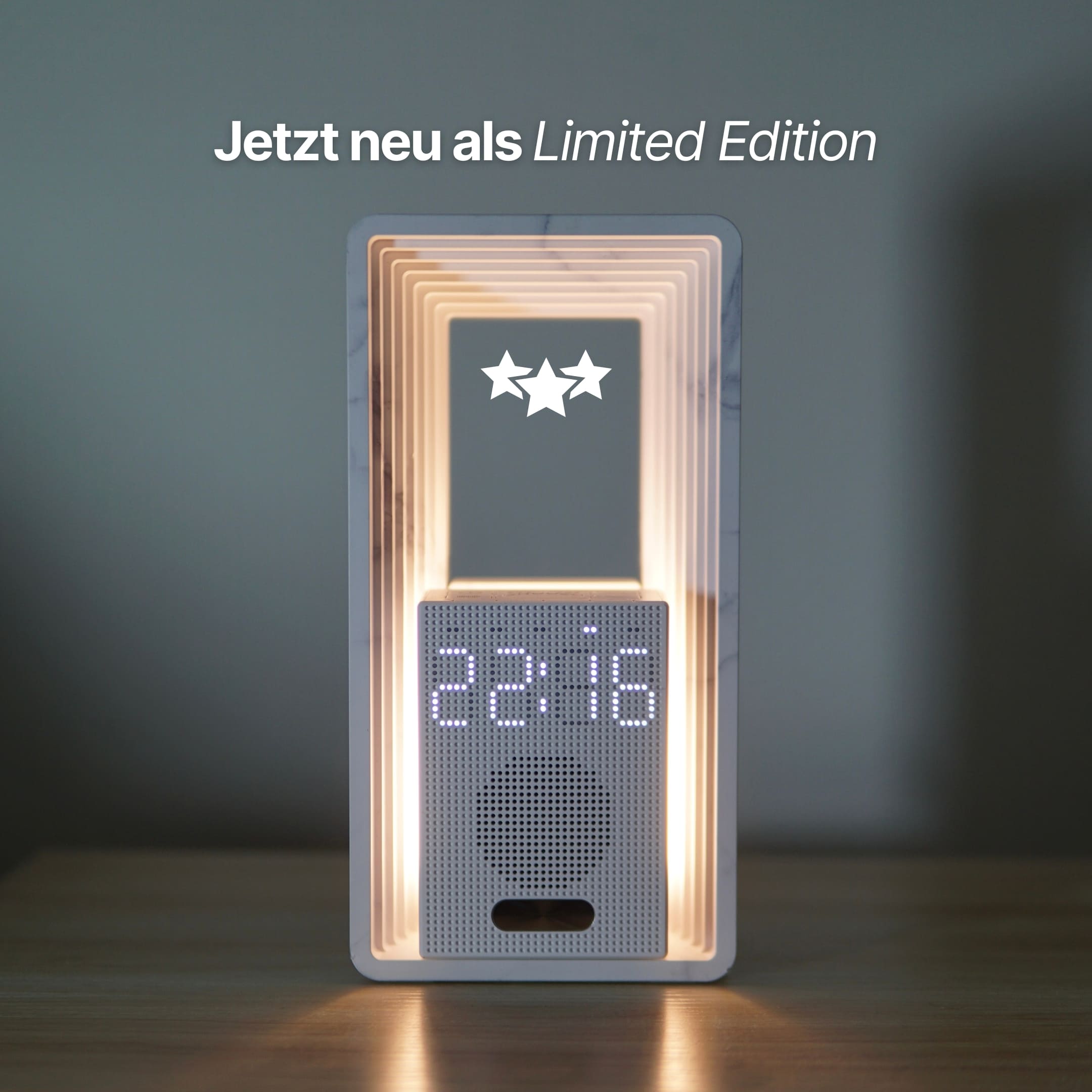 Moderner Lichtwecker in Marmoroptik als Limited Edition mit warmem Licht und digitaler Anzeige