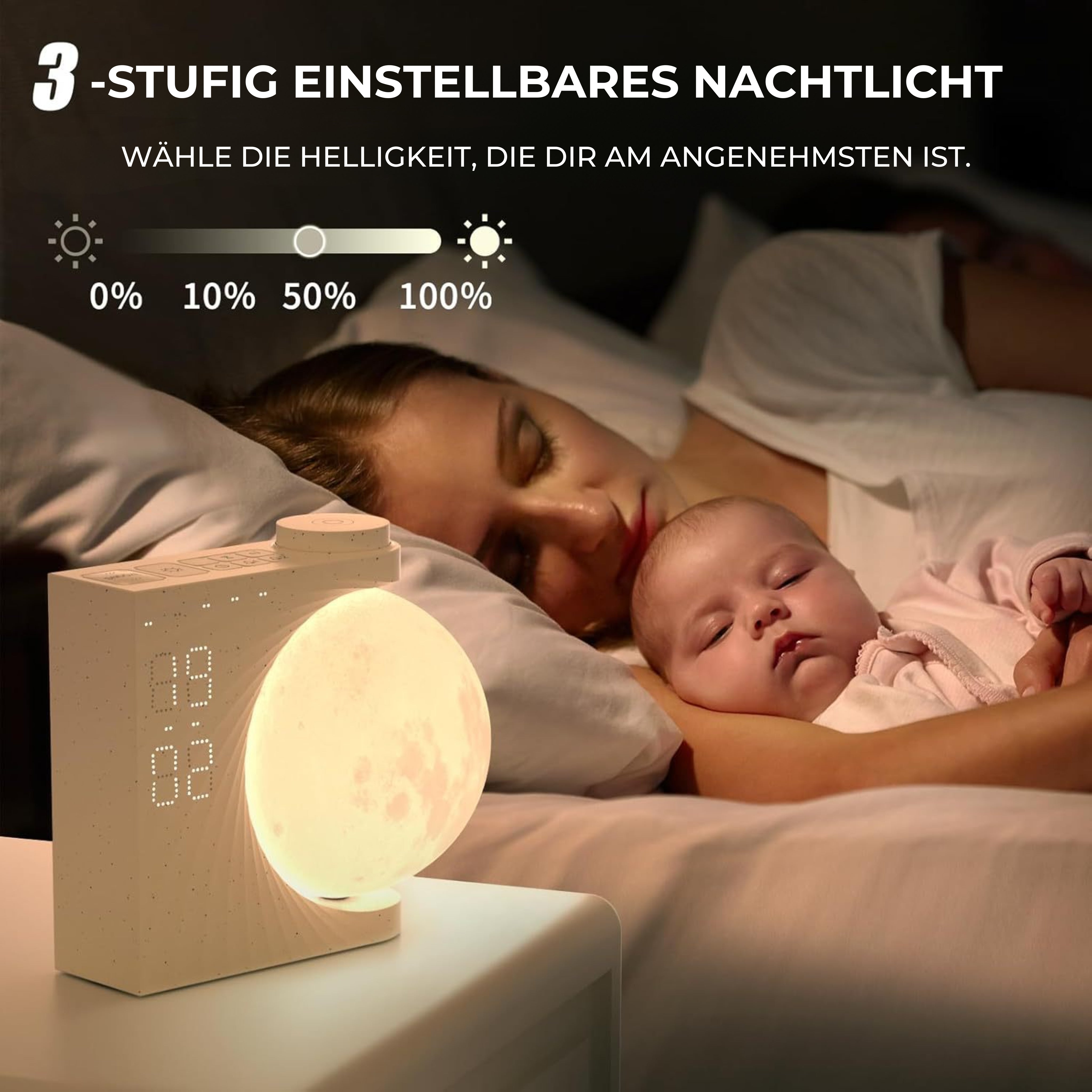 Mutter schläft mit Baby neben der Luna Glow Mondlampe mit sanfter Helligkeit.