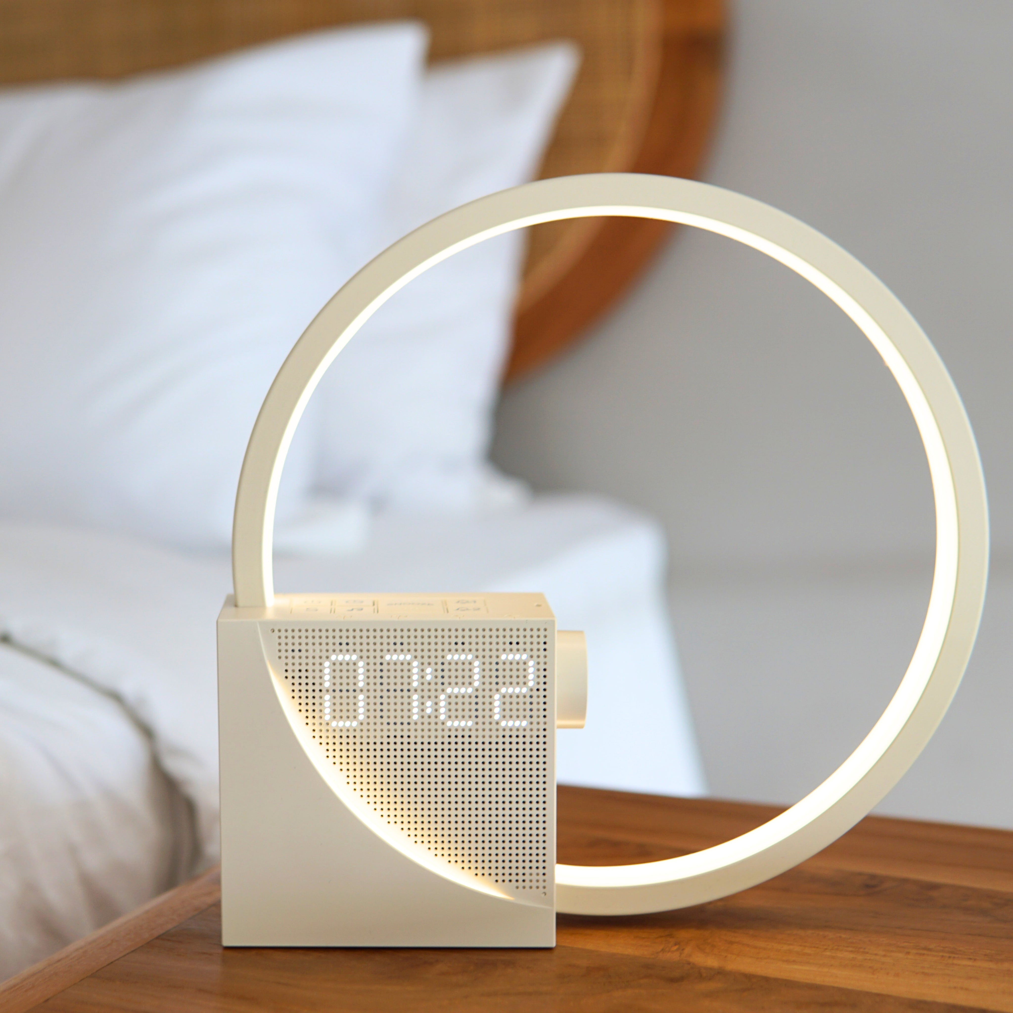 Rise & Shine Limited Edition Lichtwecker – stilvolles Design & Sonnenaufgangslicht für einen entspannten Morgen im Schlafzimmer.
