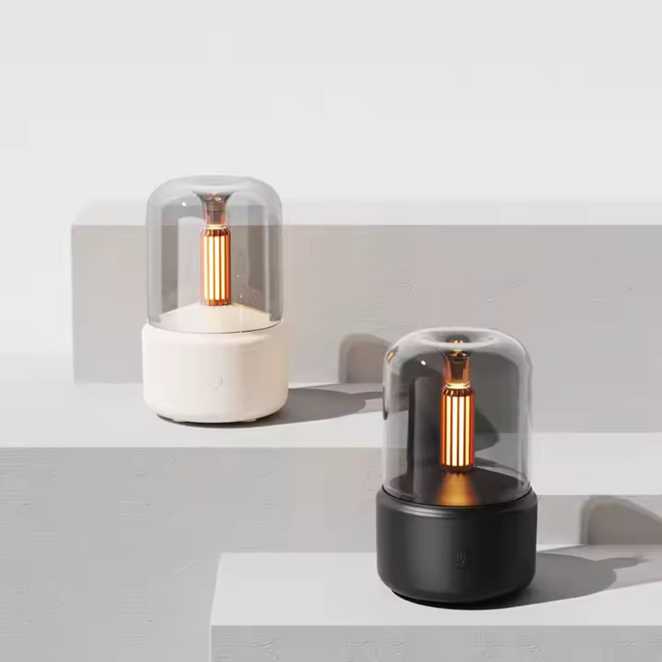 Aromadiffusor in Schwarz und Weiß mit LED-Kerzenlichteffekt im Vergleich